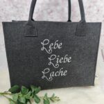 Filztasche handmade bestickt - Lebe Liebe Lache