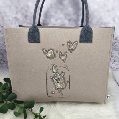 Filztasche handmade bestickt - Schmetterlinge